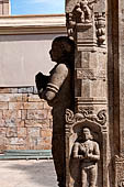 The great Chola temples of Tamil Nadu - The Sri Ranganatha Temple of Srirangam. Pavilion in the southern branch of the fourth courtyard. 